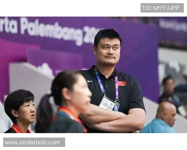 姚明挑战自我练习游泳展现运动员的坚持与勇气 姚明挑战自我练习游泳展现运动员的坚持与勇气